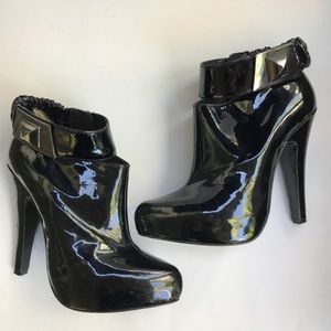 REPORT Black Patent Leather Ankle Boot
